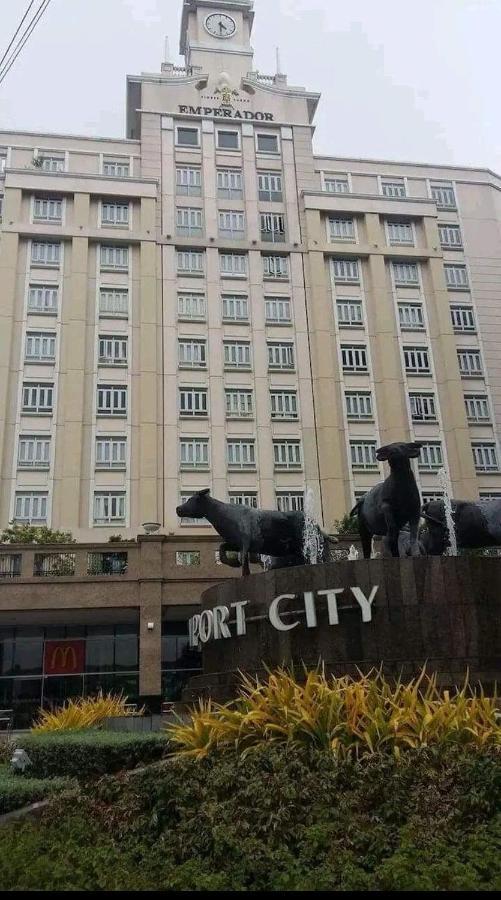 Staycation Condotel @ 150 Newport Pasay City Манила Екстериор снимка